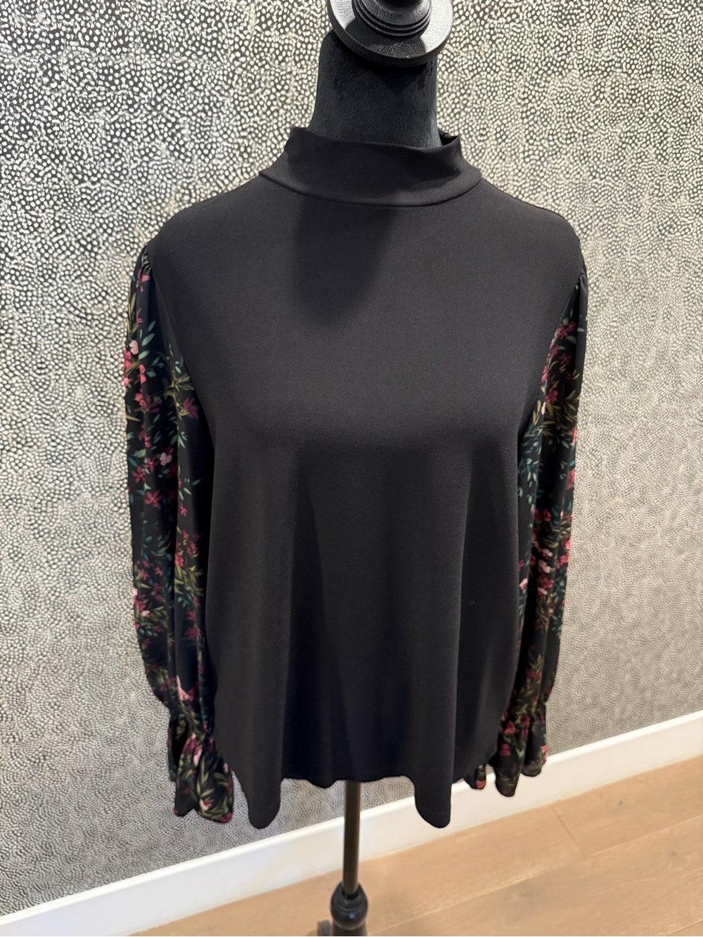 CeCe Blouse - Picture 3 of 10
